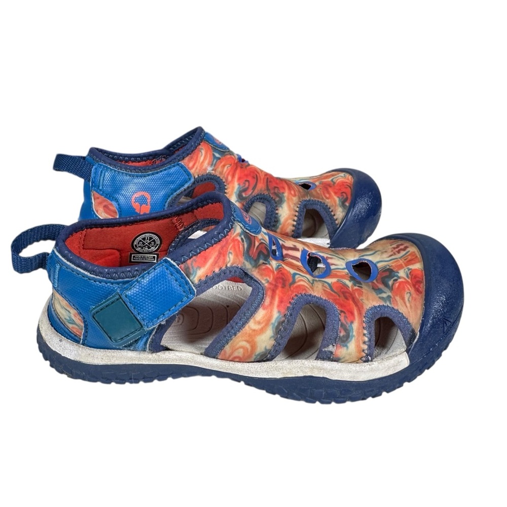 KEEN Stingray Closed Toe Water Sandals